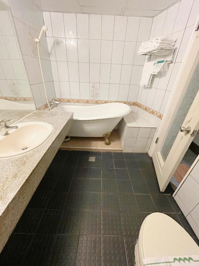 Family Hotel - Linsen Tainan Dış mekan fotoğraf