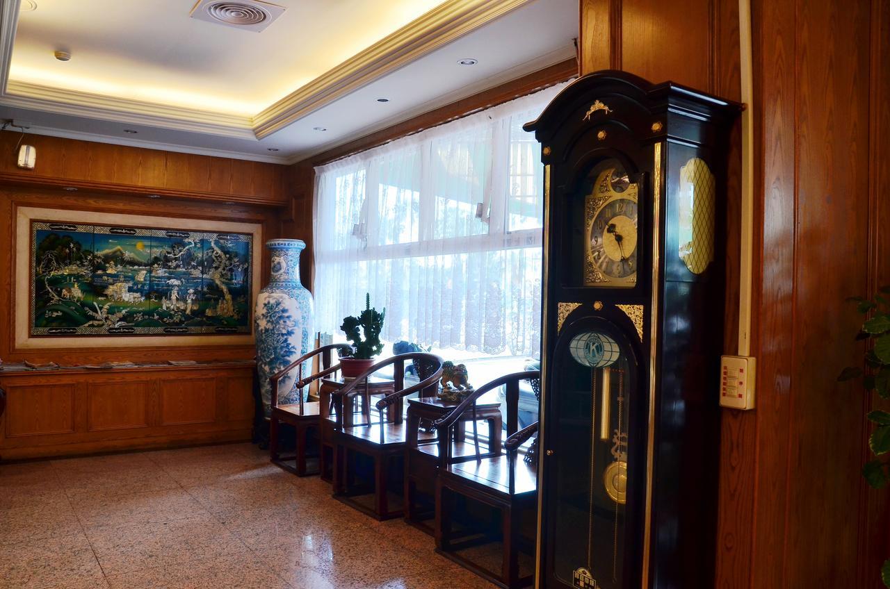 Family Hotel - Linsen Tainan Dış mekan fotoğraf